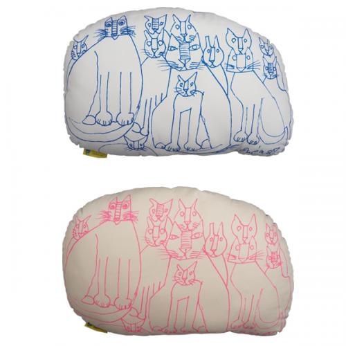 Genichiro Inokuma's "CATS" is adopted in cushion. BLUE/PINK