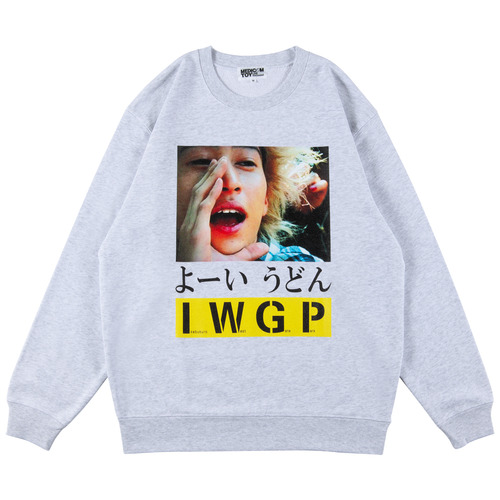 MLE×I.W.G.P. PHOTO MESSAGE SWEATSHIRT "よーいうどん"《2024年12月発売・発送予定 受注期間は10月10日まで》